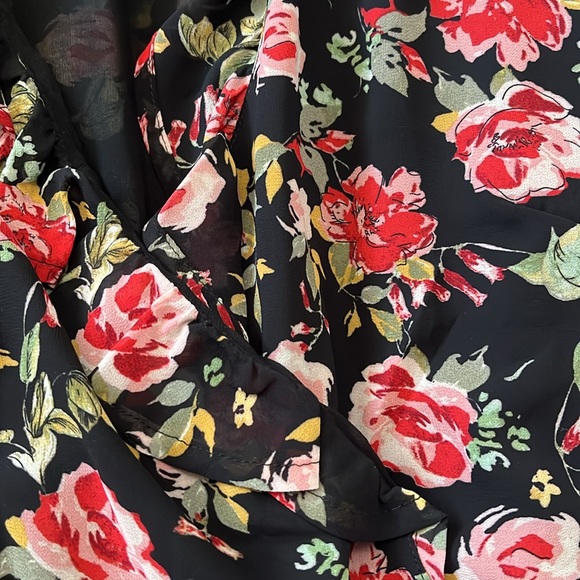 DYNAMITE Romantic Floral Dress - Picture 15 of 15